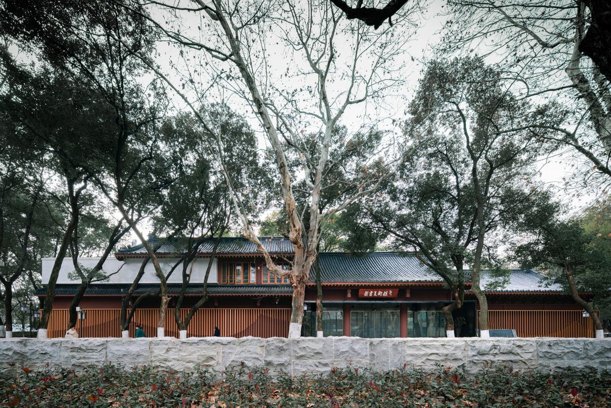 %E6%A2%81%E4%B9%A6%E7%BE%8E%E6%9C%AF%E9%A6%86%E4%B8%9C%E4%BE%A7%E5%85%A5%E5%8F%A3%E7%AB%8B%E9%9D%A2_%C2%A9_%E4%BB%BB%E5%A4%A9.jpg %E6%A2%81%E4%B9%A6%E7%BE%8E%E6%9C%AF%E9%A6%86%E4%B8%9C%E4%BE%A7%E5%85%A5%E5%8F%A3%E7%AB%8B%E9%9D%A2_%C2%A9_%E4%BB%BB%E5%A4%A9.jpg