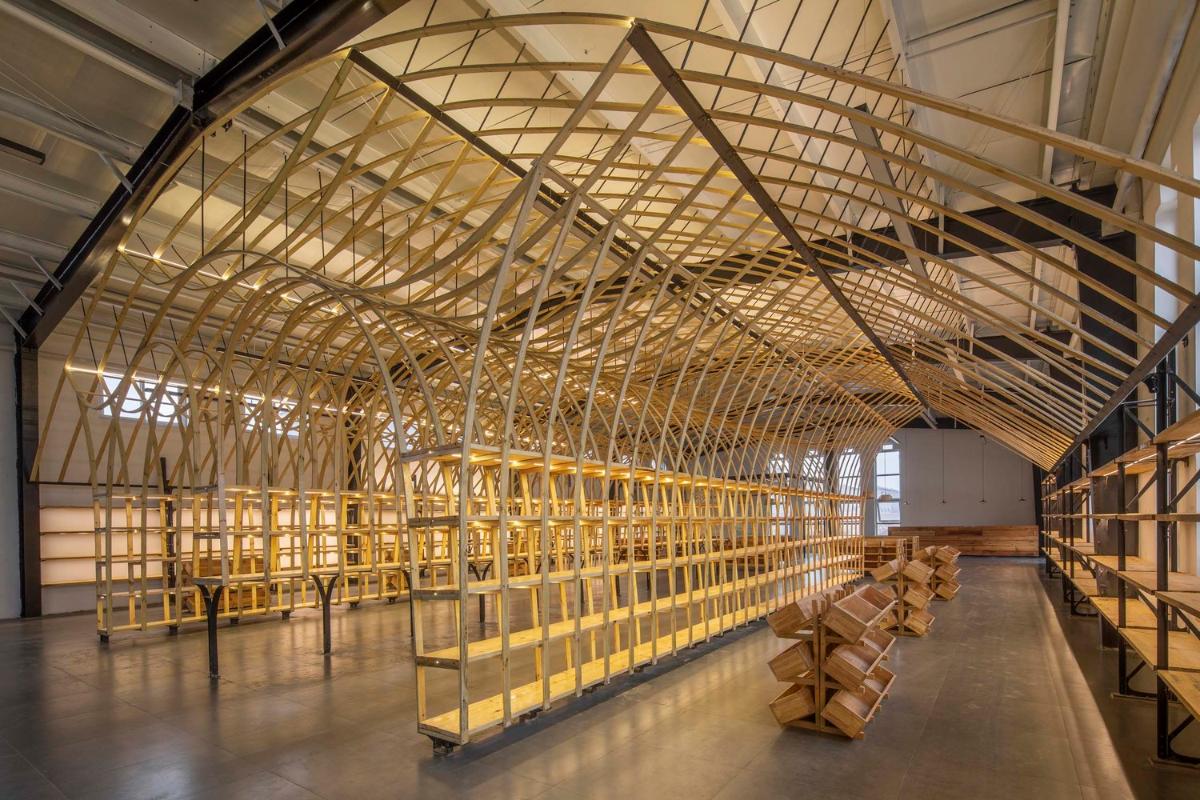 未擺放產(chǎn)品的主展架.jpg 未擺放產(chǎn)品的主展架.jpg