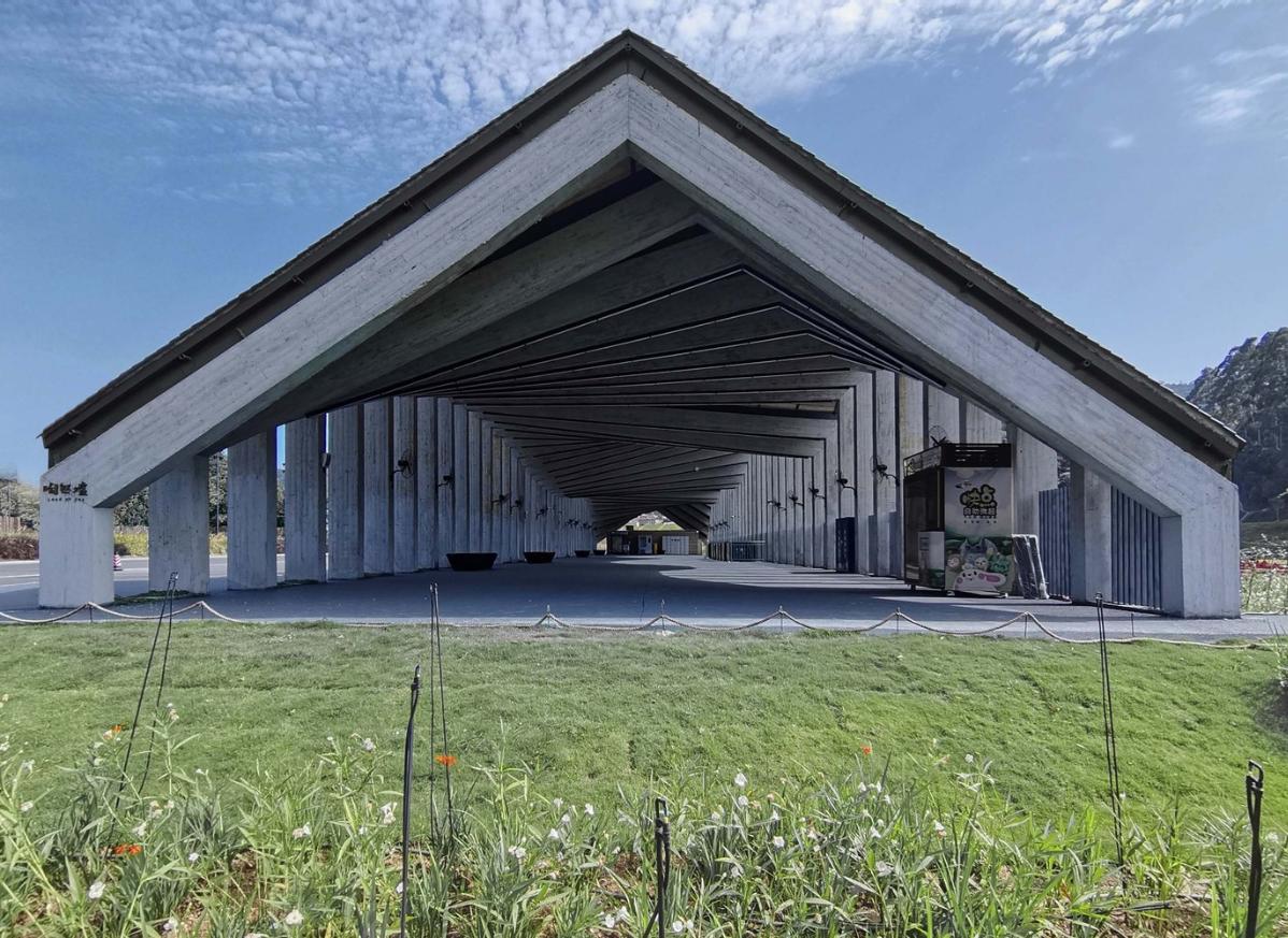 06側(cè)面-林汝佳.jpg 06側(cè)面-林汝佳.jpg