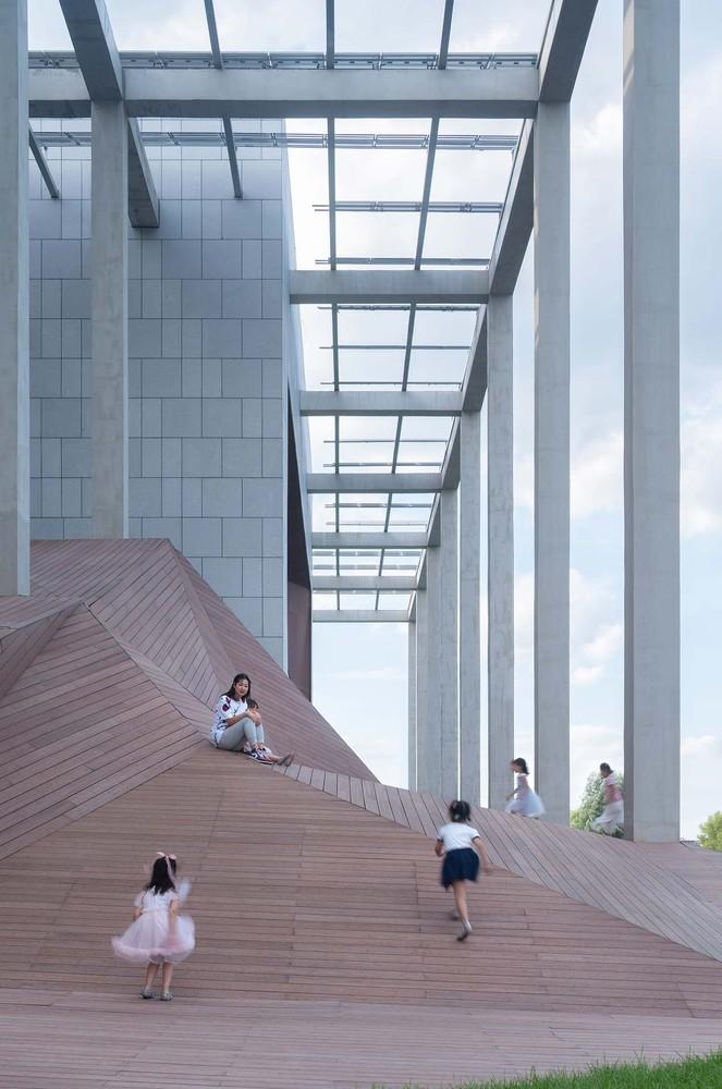 12_戶外廣場兒童活動(dòng)空間(攝影:曾天培).jpg 12_戶外廣場兒童活動(dòng)空間(攝影:曾天培).jpg