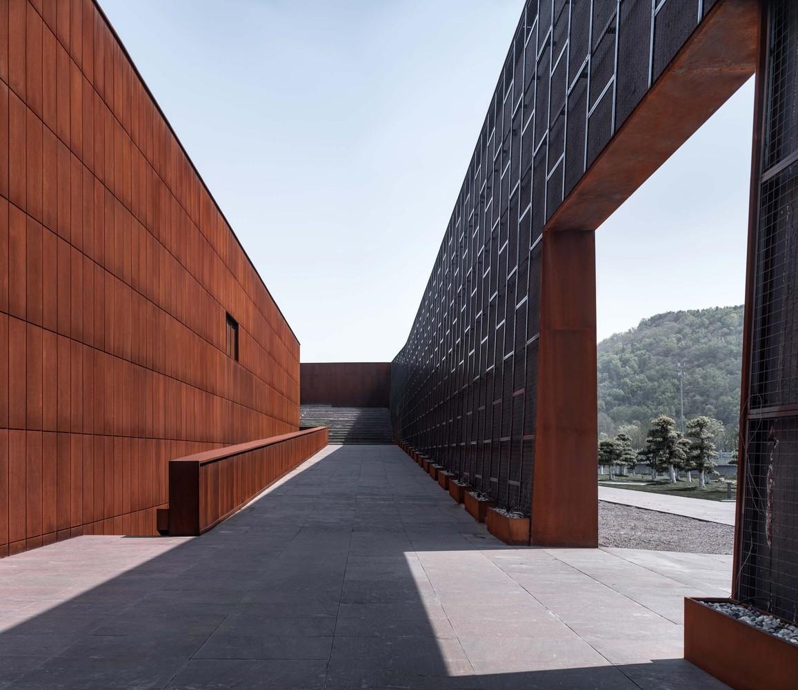 72_藤曼構(gòu)架?侯博文.jpg 72_藤曼構(gòu)架?侯博文.jpg